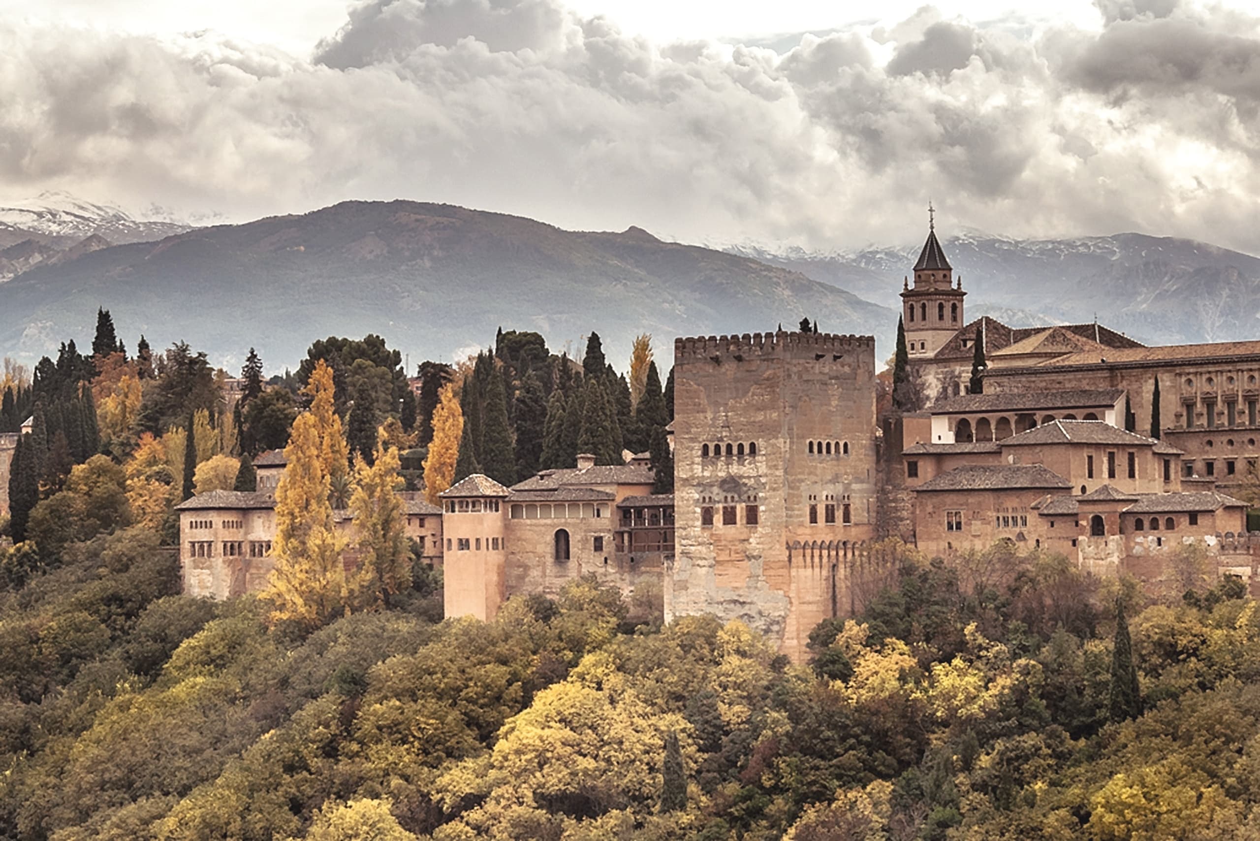 Alhambra desde Málaga: Tour guiado Alcazaba y Generalife con transfer en grupo reducido