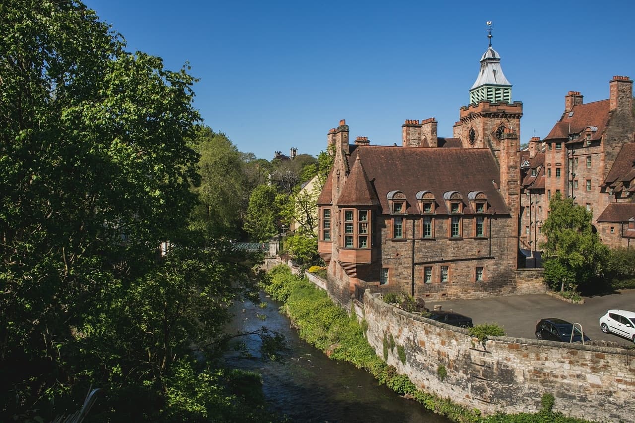 3h Private tour: Dean Village, Stockbridge and the Royal Botanic Gardens of Edinburgh | English or French