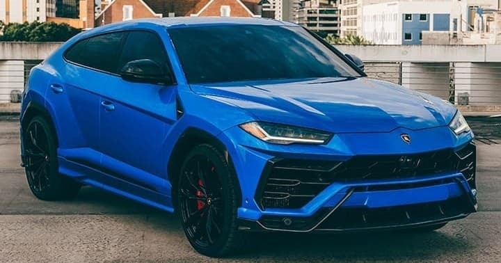 Lamborghini Urus (blue)