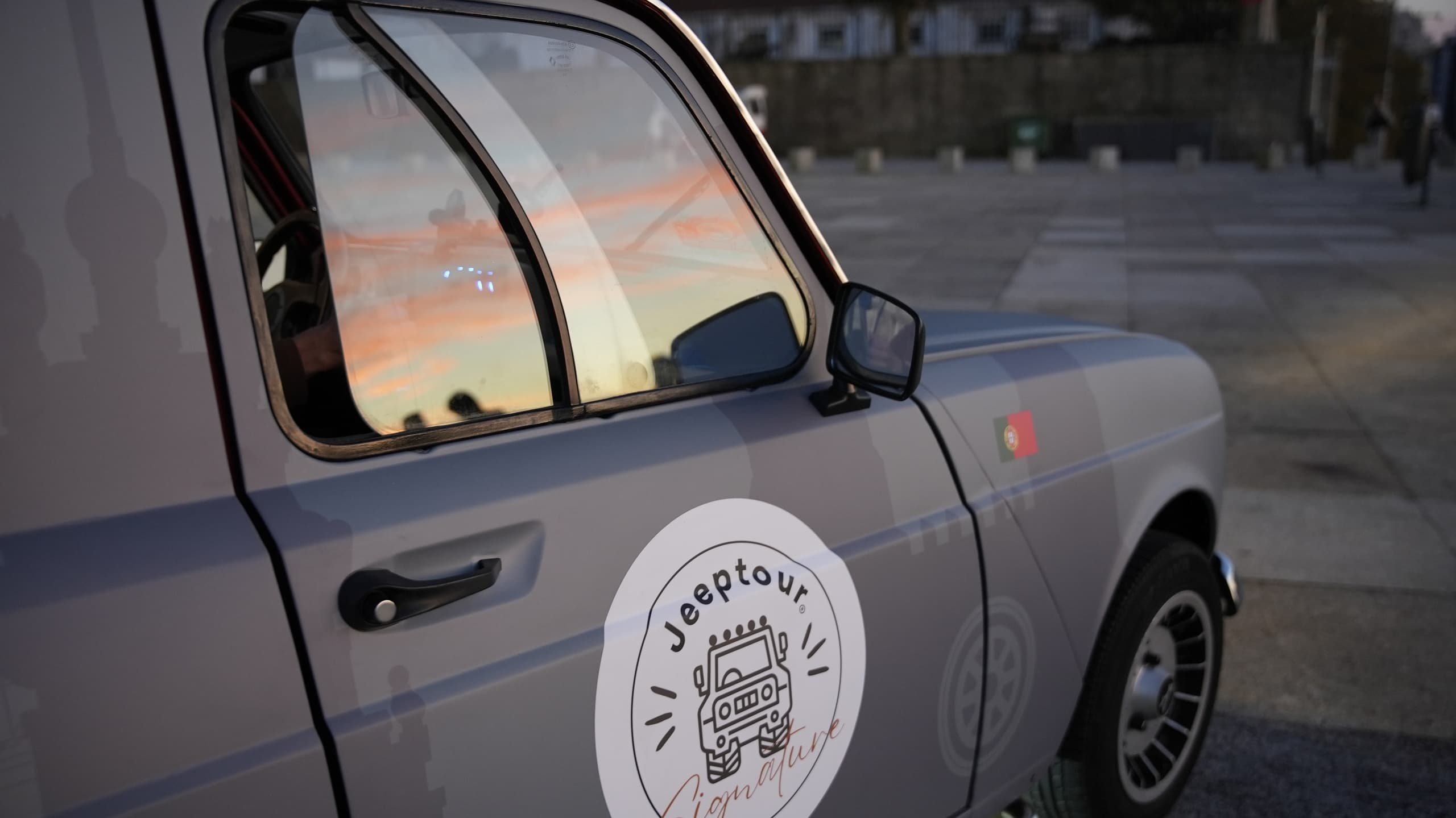 Foz & Beyond: A Journey Through Porto, Gaia, and the Douro - Vintage Car