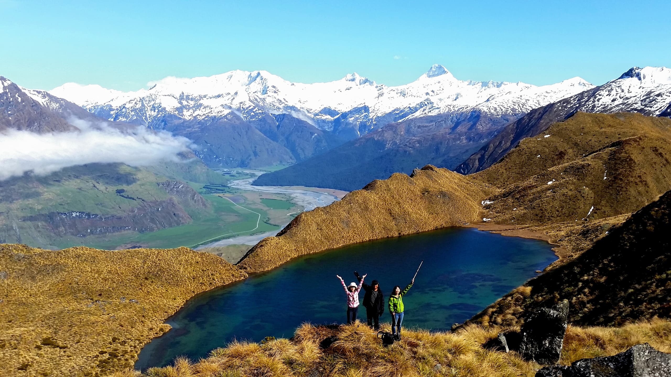 Alpine Lakes Heli Hike