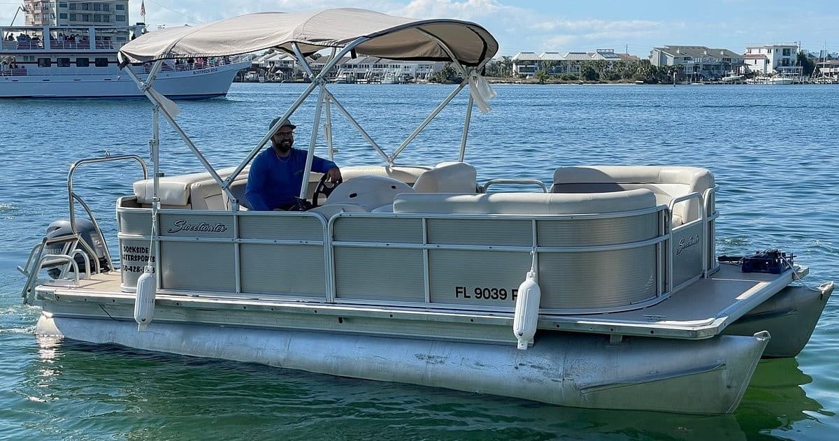 10 Passenger Standard Pontoon Rental