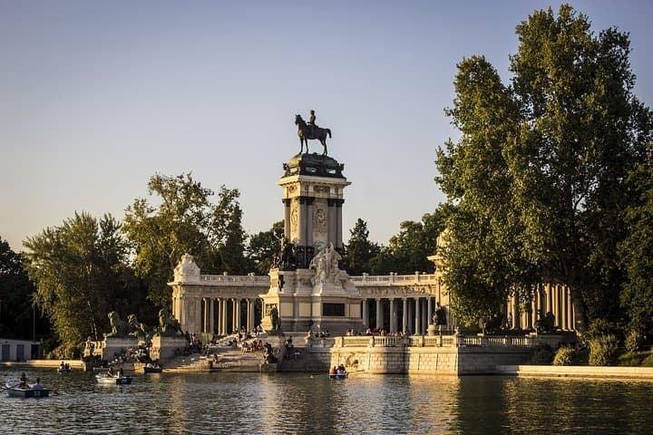 PRIVADO: Madrid Imprescindible a pie con Almuerzo