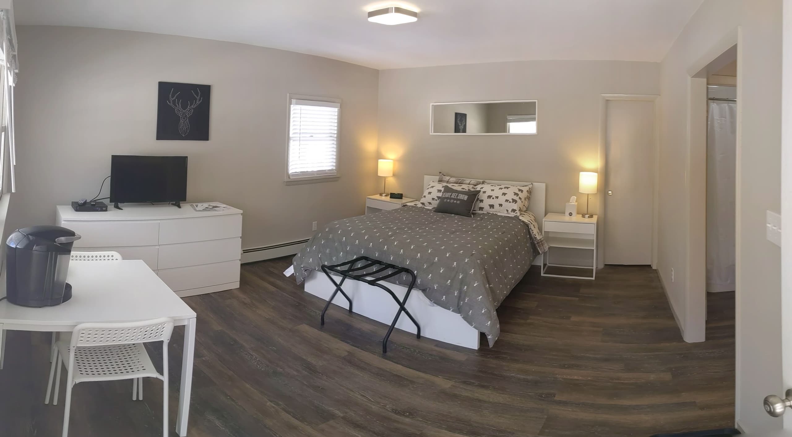 Catamount Lodging - Pond View Room 7