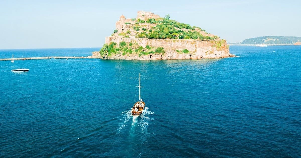 Il meglio di Ischia – Giro in barca intorno all’isola con pranzo a bordo