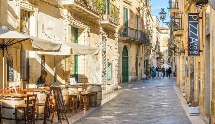 Lecce: Private walking tour and food tasting