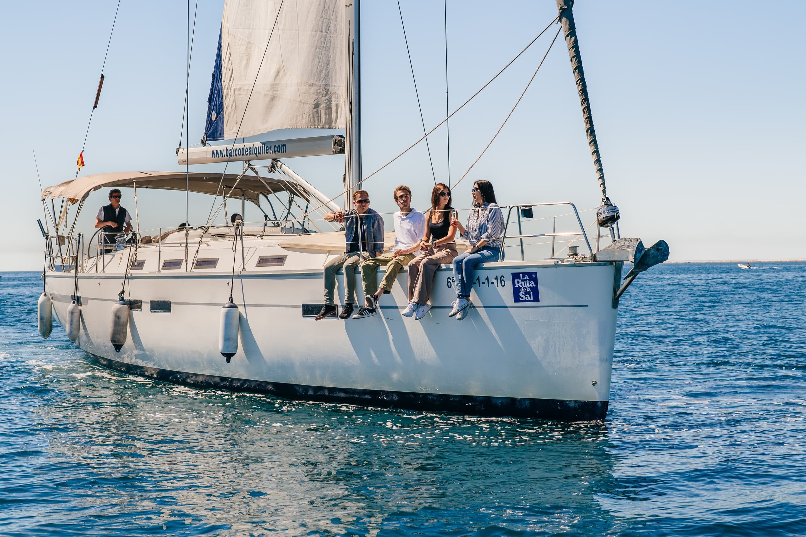Excursión privada en velero en Barcelona