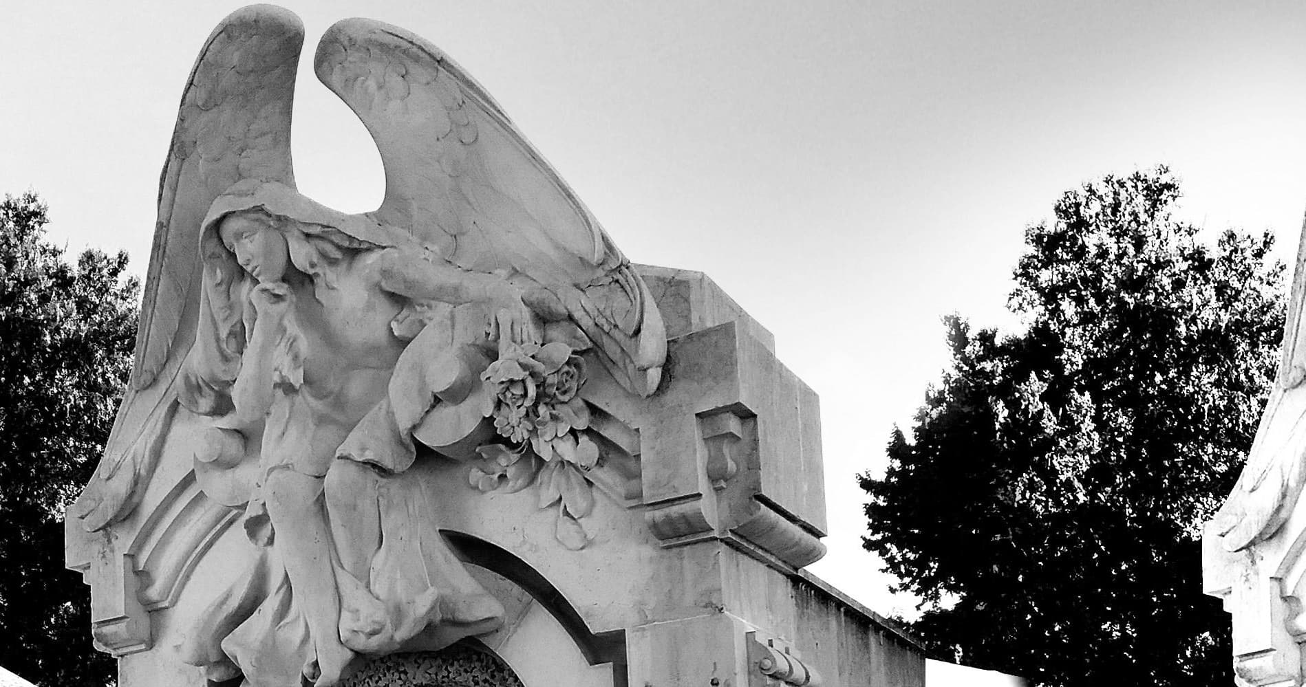 Lisbon Cemeteries Tour