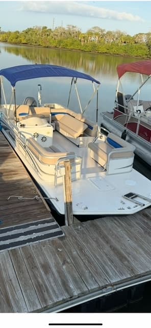 # 23 -22 Hurricane - Deck Boat 13 people max