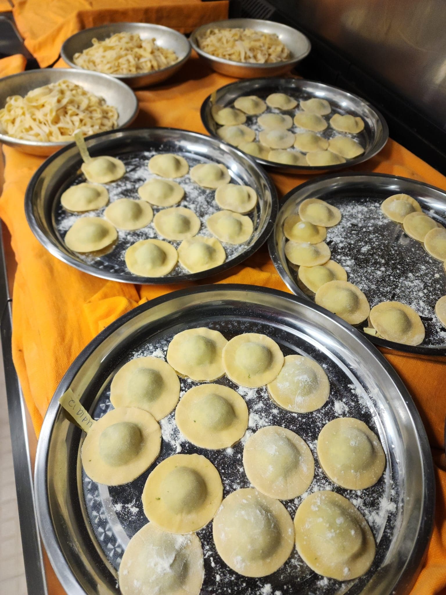 Bologna: Pasta and Tiramisu Cooking Class with Wine