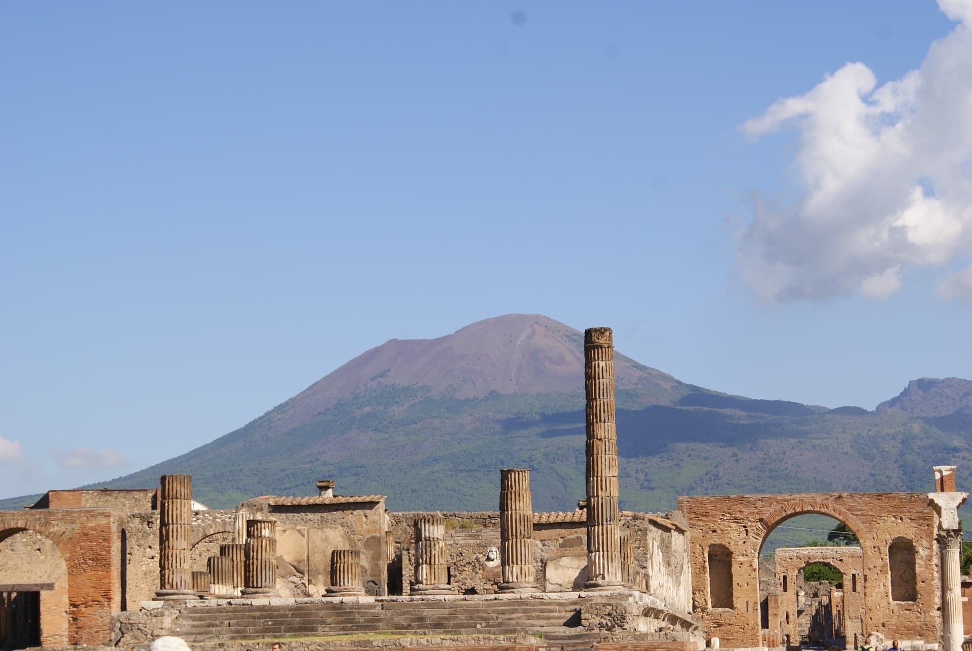Skip-the-line Pompeii guided tour with archaeologist