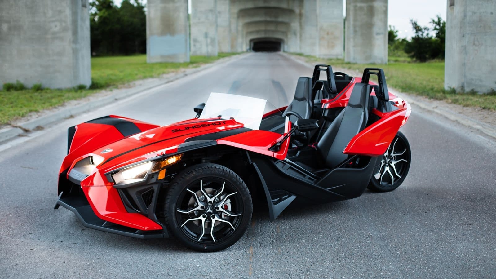 Two-Seater Automatic Slingshot Rentals