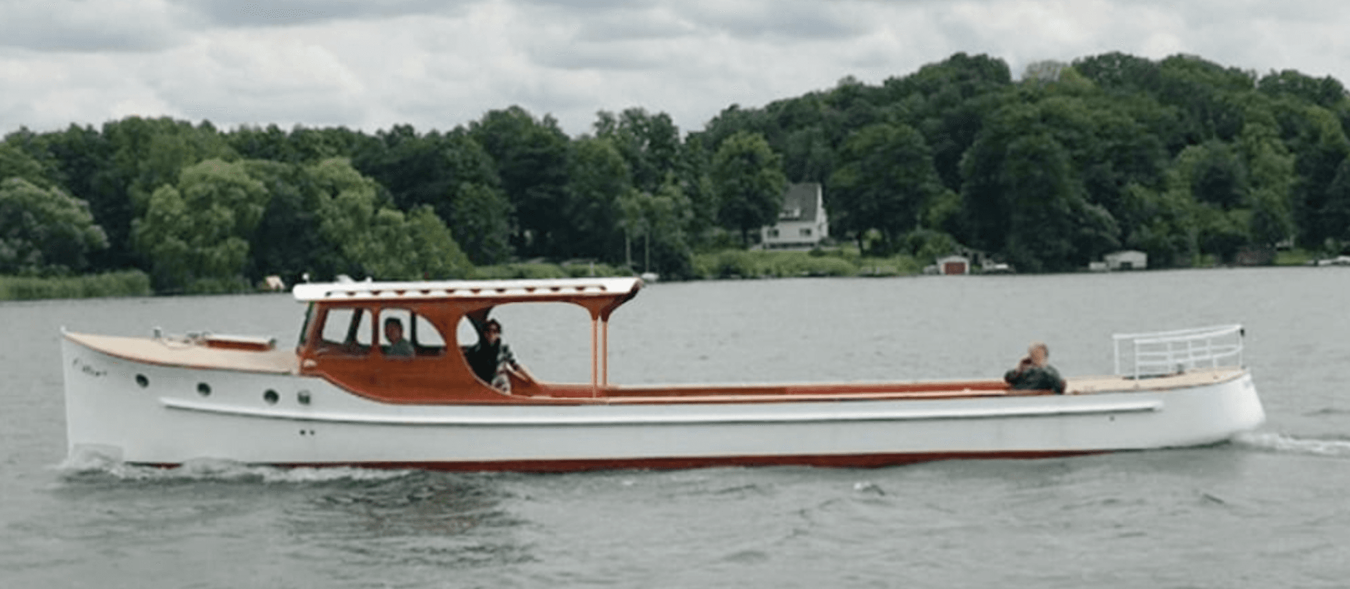 Leemstar's Luxurious Limousine Cruise