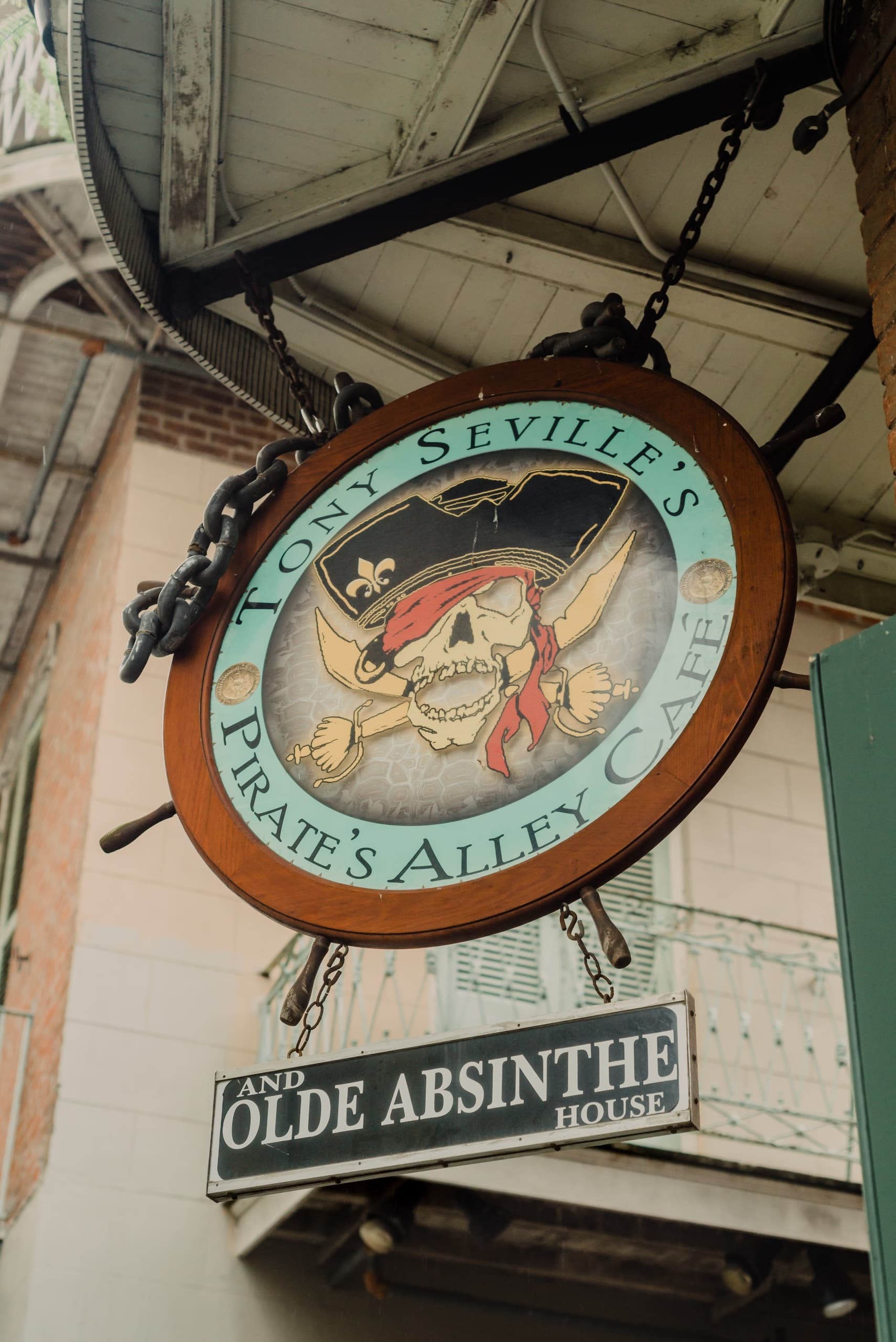 New Orleans Small Group Haunted Bar Crawl