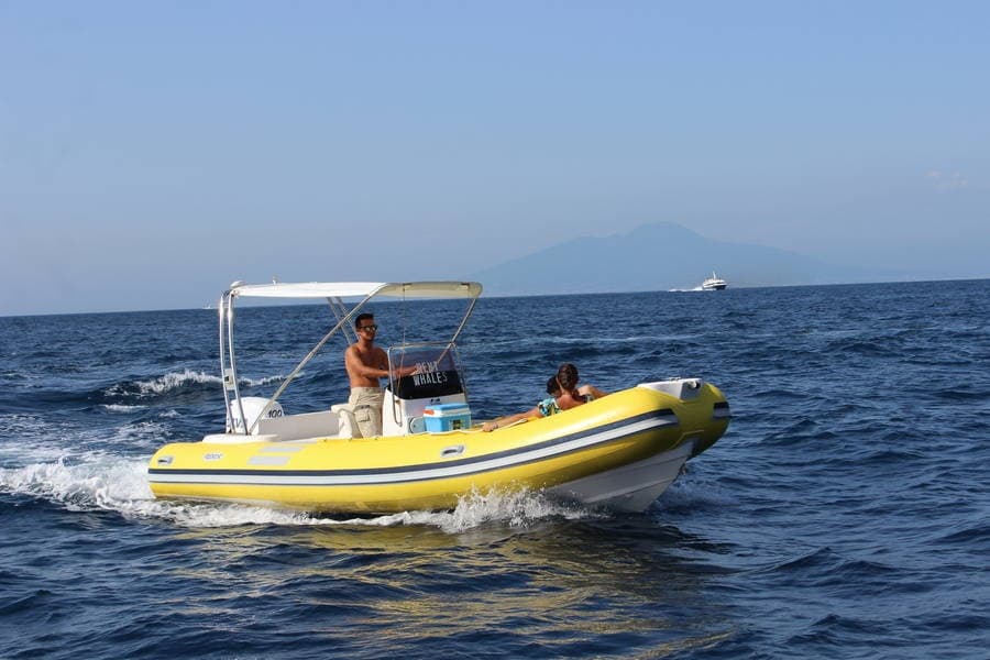 Rent your own boat 2 hours