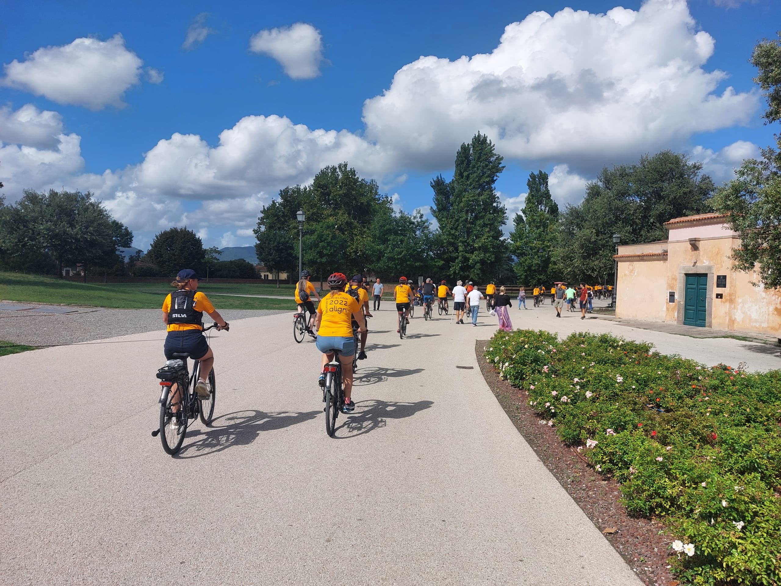 Guided E-BIKE Tour of Lucca and the walls