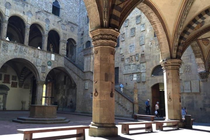 Il passato nascosto di Firenze: Tour Guidato al Museo Nazionale Archeologico Fiorentino