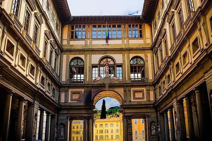 Florence 2-Hour Small-Group Walking Tour around Medici Family