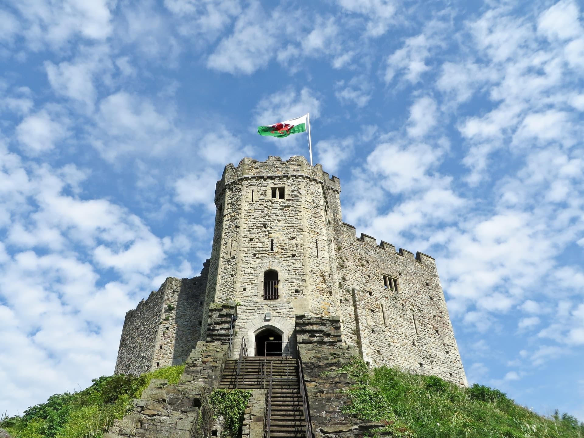 Private day tour of Cardiff including Cardiff Castle, St Fagan's Museum & Cardiff Bay