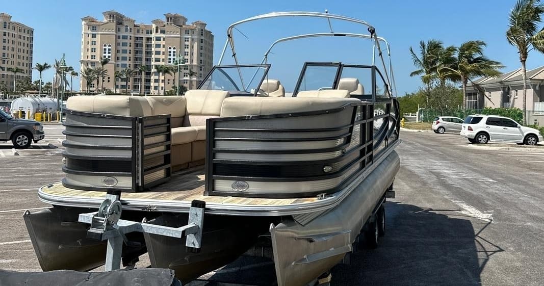 Crest Pontoon 250HP