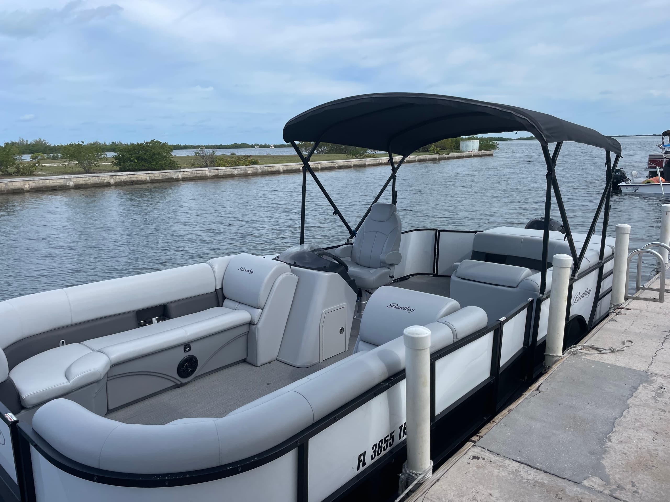 24’ Bently Tritoon