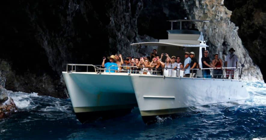 Na Pali Coast Tour on the amazing Na Pali Kai III