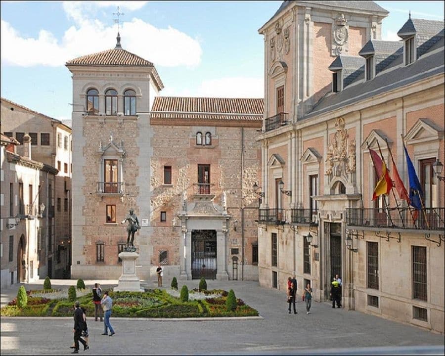 Tour cultural a píe por el viejo Madrid. Sólo en español