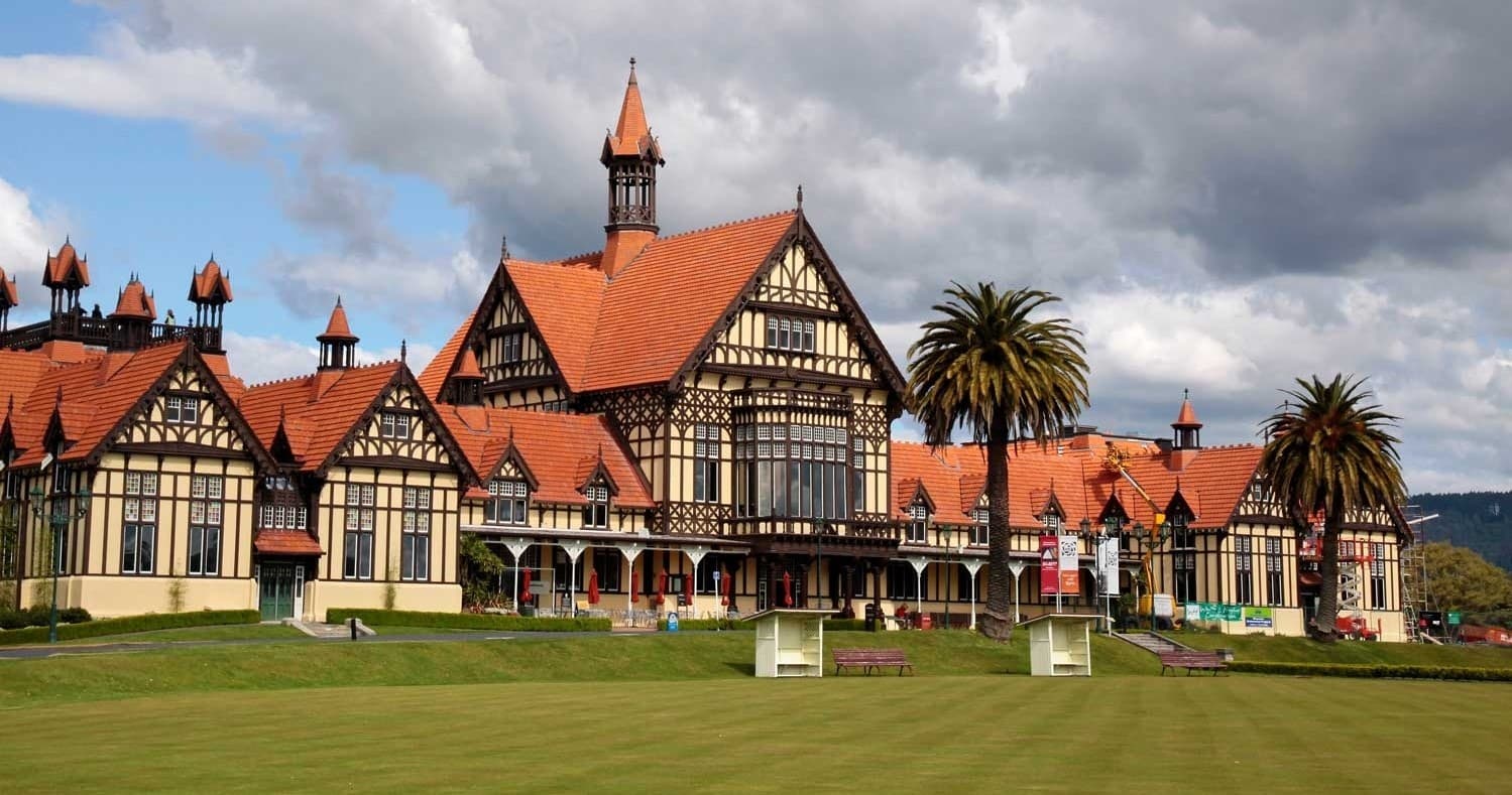 Rotorua & Waitomo Tour