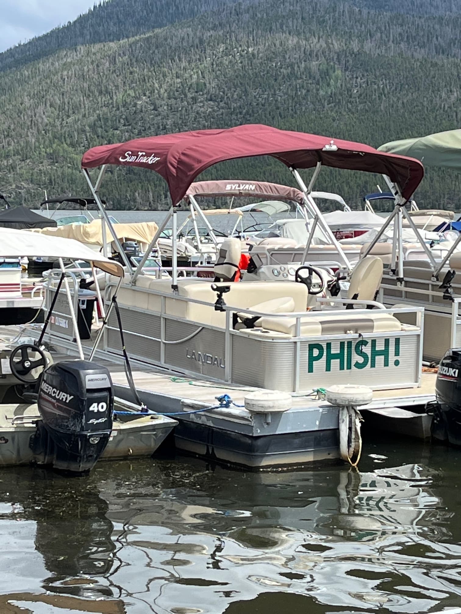 18' Pontoon (Pet Friendly)
