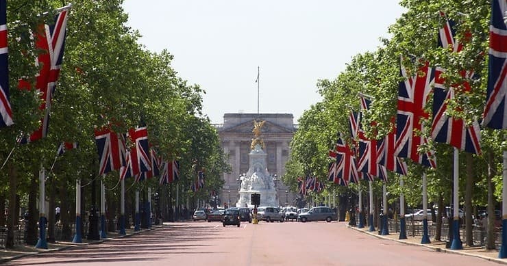 Horse Guards Parade Experience and Landmarks Tour