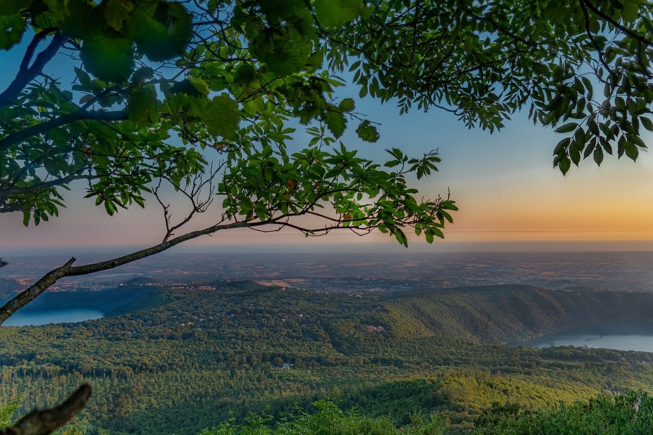 Castelli Romani: Hilltop Cultural Heritage & Lakeside Beauty