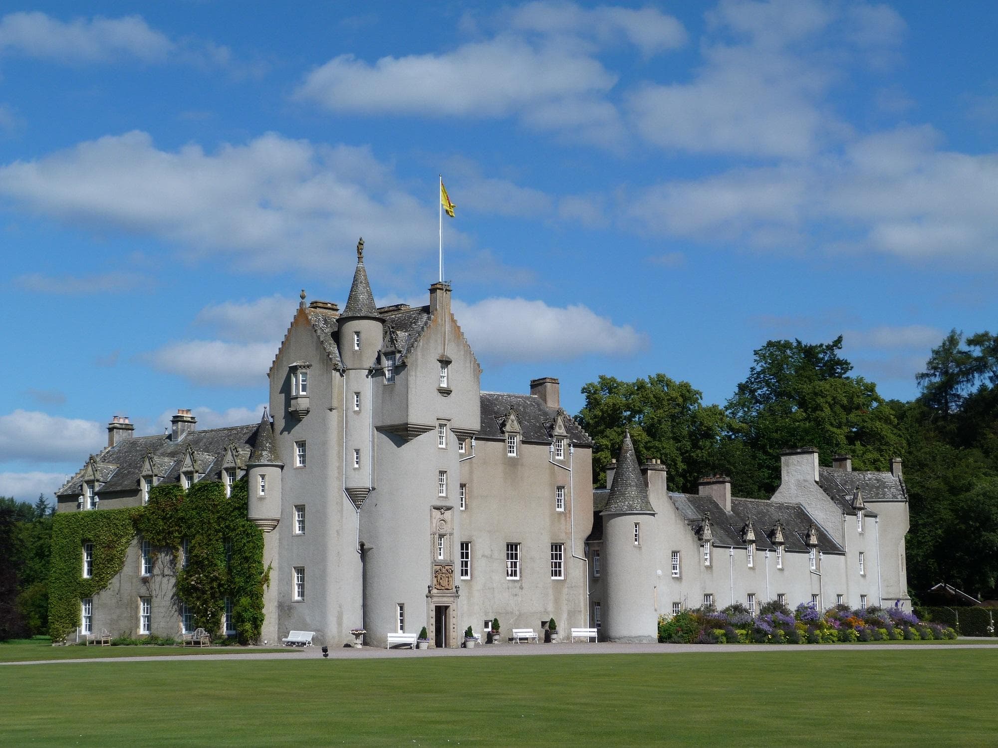 Historic buildings and Castle Tour in Moray and Speyside (APR - OCT)