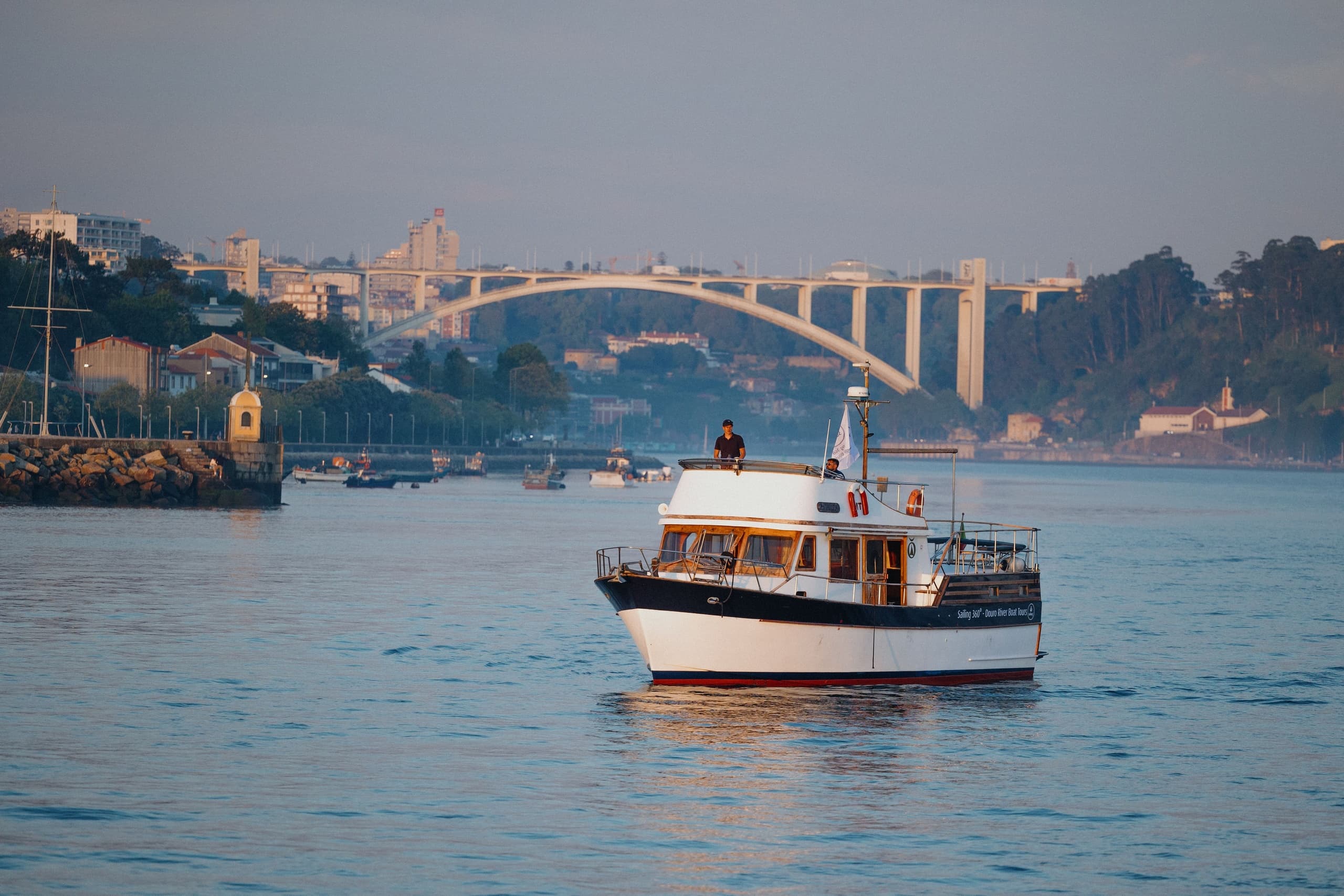 Exclusive Cruise 2h at Mathilda