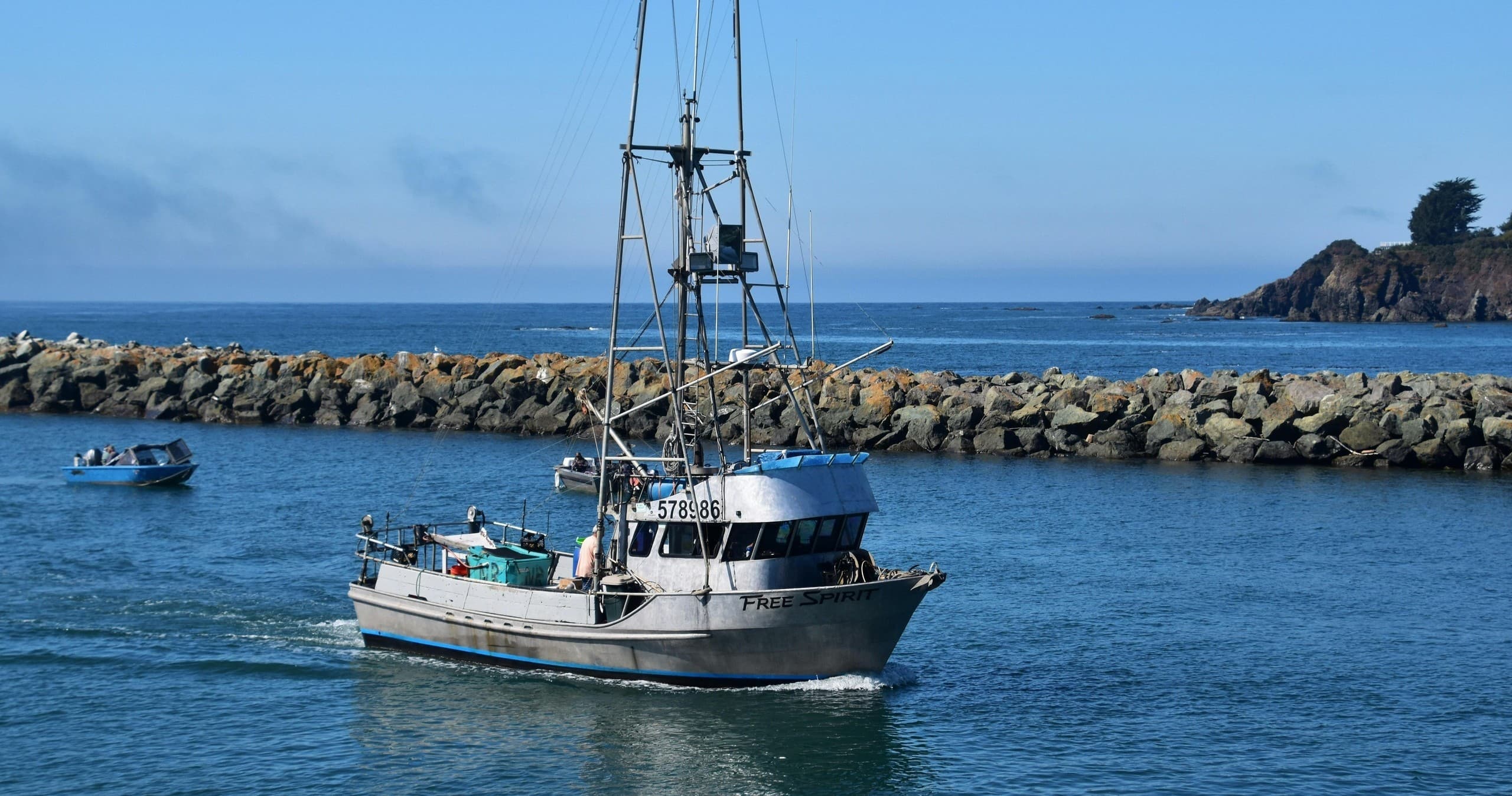 42 ft+  Twin Engine Inland Power Cruising (P-102)