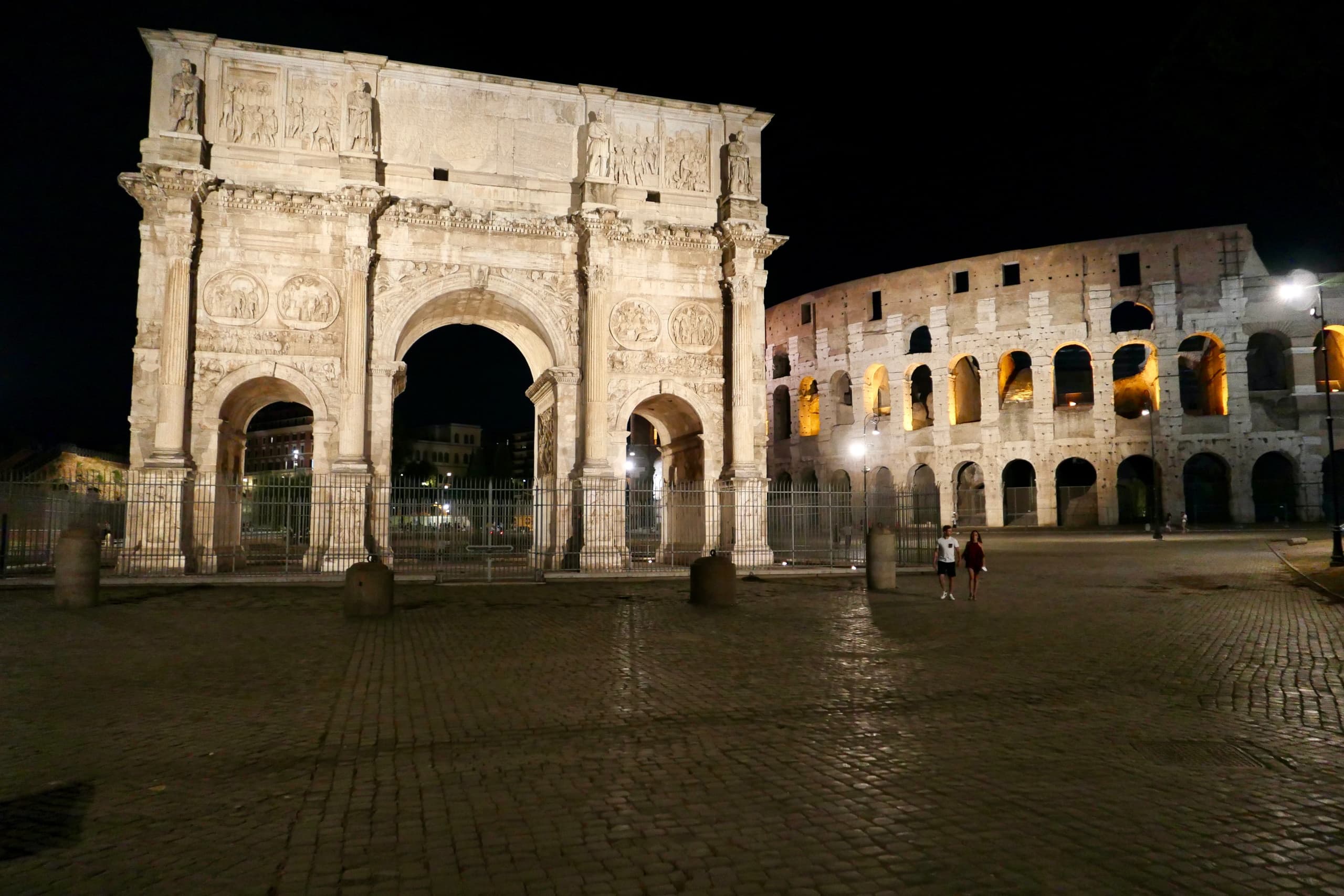 Antigua Roma al Anochecer: Tour a Pie por el Coliseo y el Foro Romano