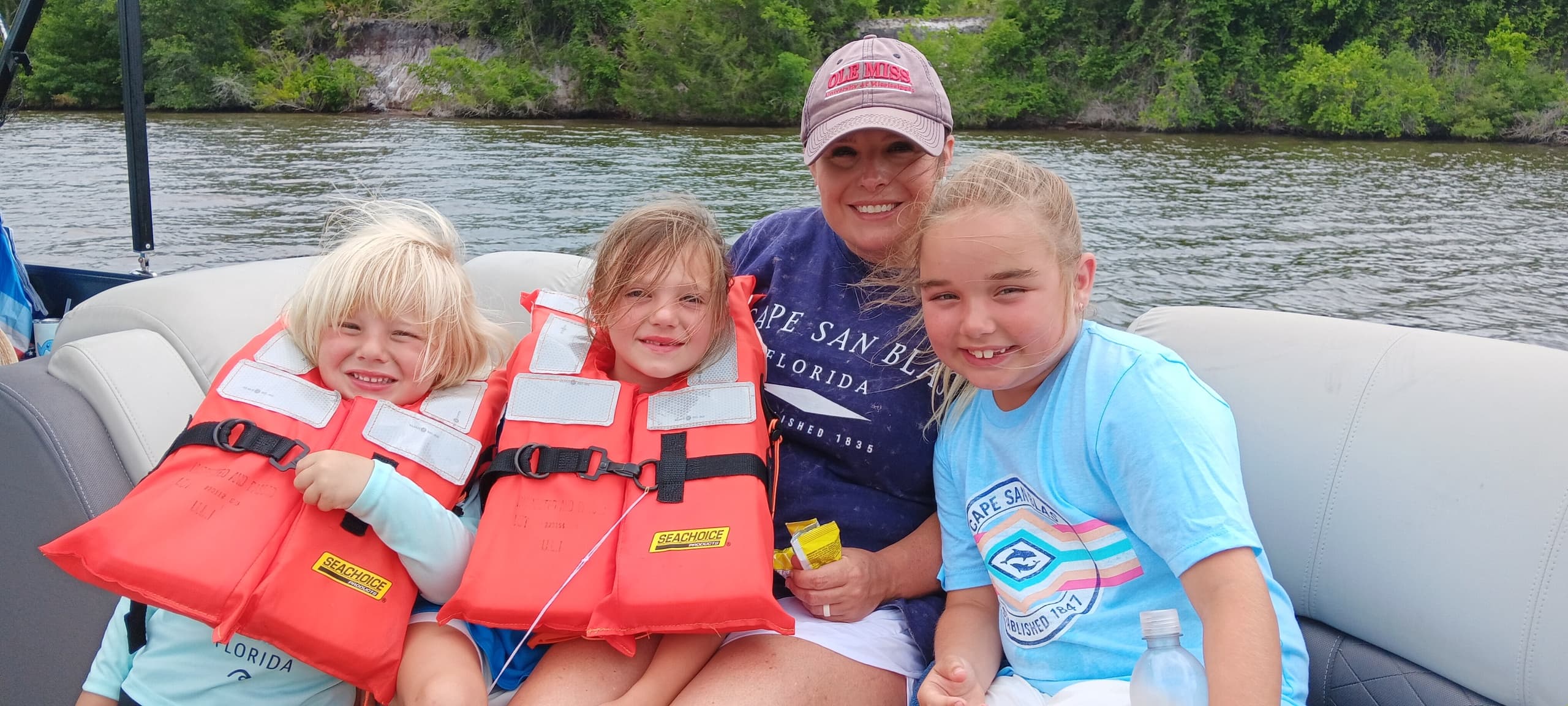 FAMILY FISHING DAY IN THE BAY