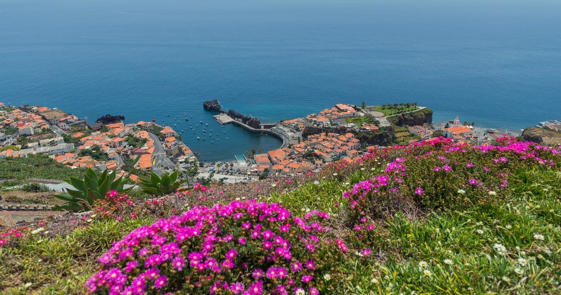 Câmara de Lobos by Tuk-Tuk
