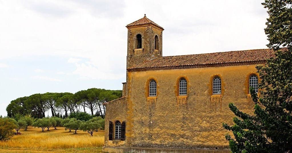 The hilltop villages of the Luberon, Gordes to Roussillon, Goult, Bonnieux, Lourmarin & Château de Lourmarin