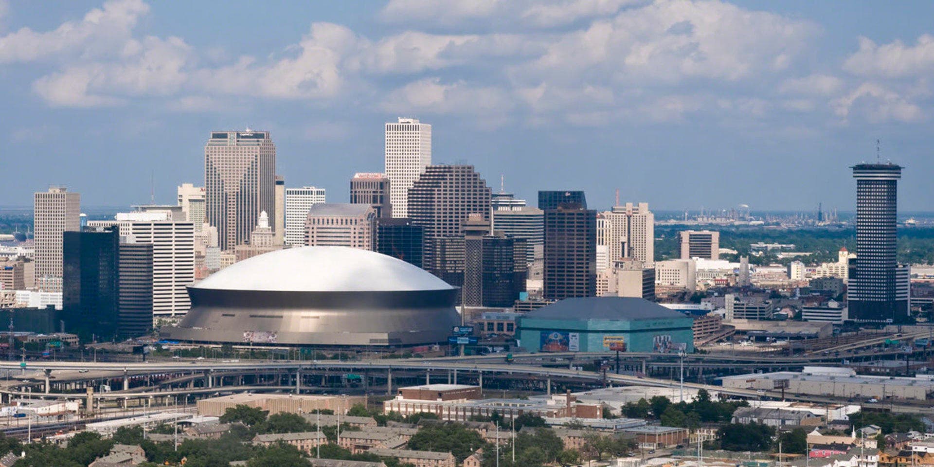 Combo: Oak Alley or Laura Plantation and City Tour