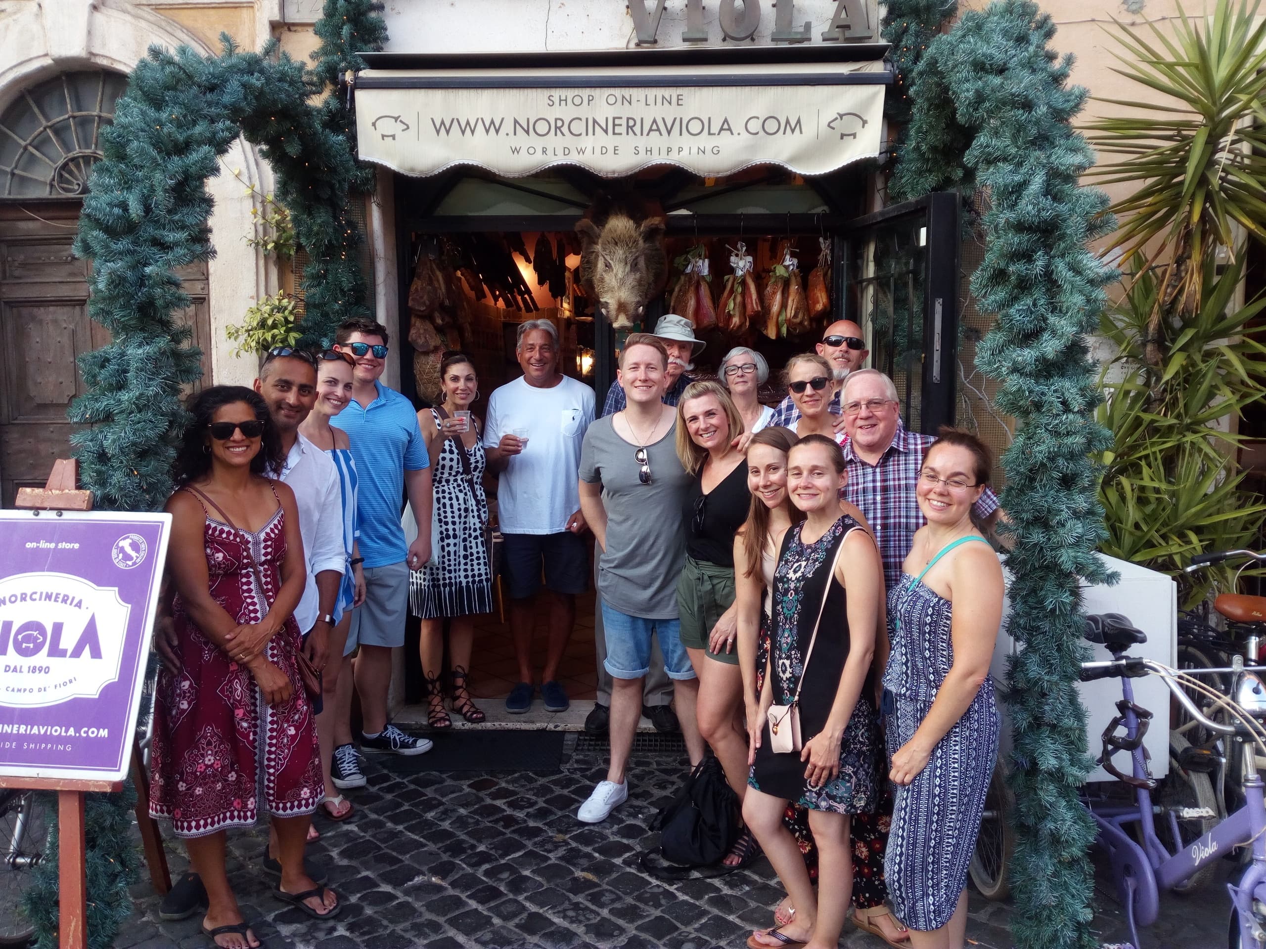 Tasty Roman Lunch Food Tour around the Farmers Market, Pantheon & Trevi Fountain