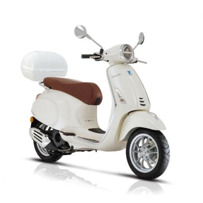 Vespa bianca con Bauletto