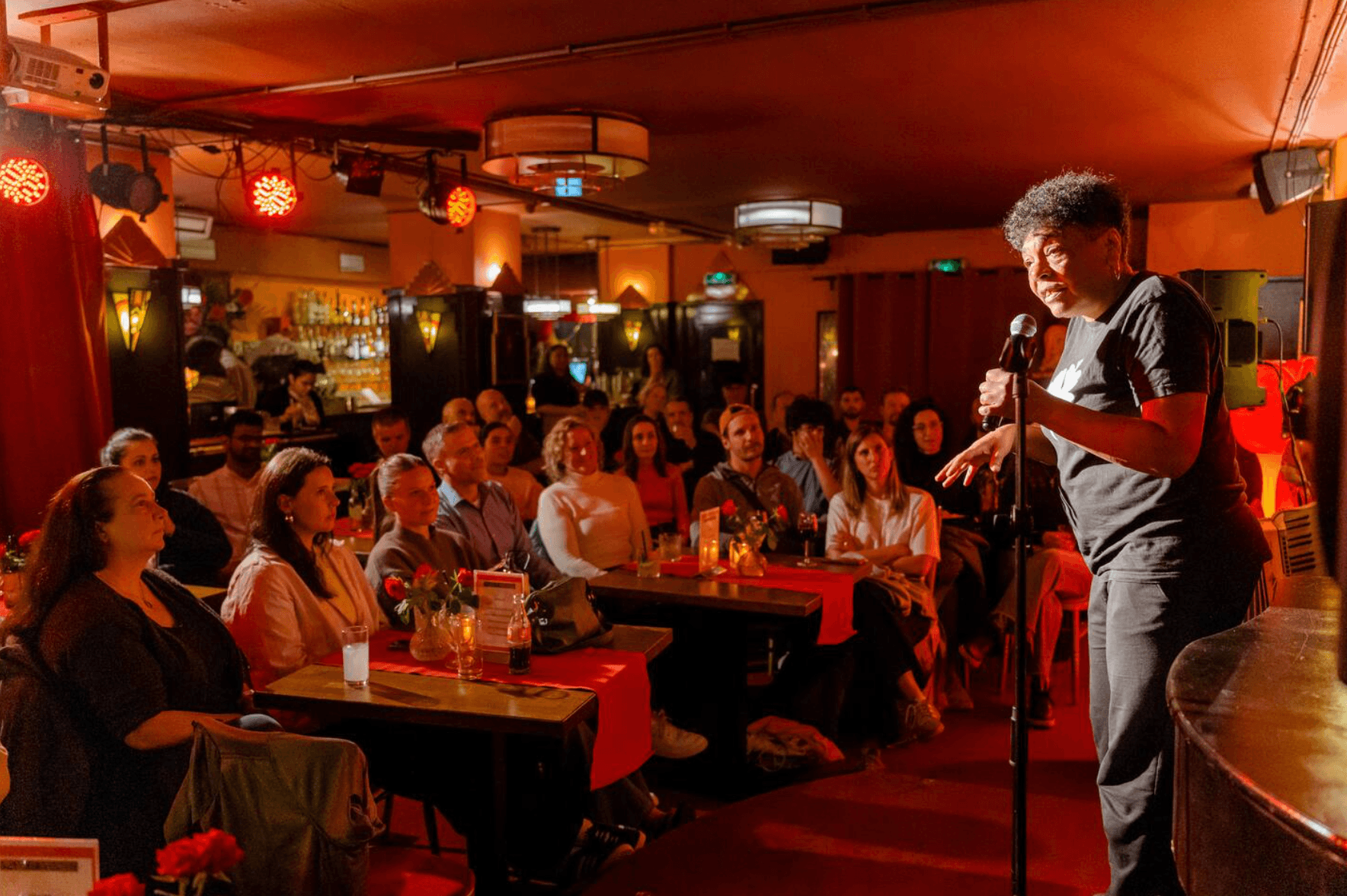 Monday Night Laughs: Standup Comedy in English