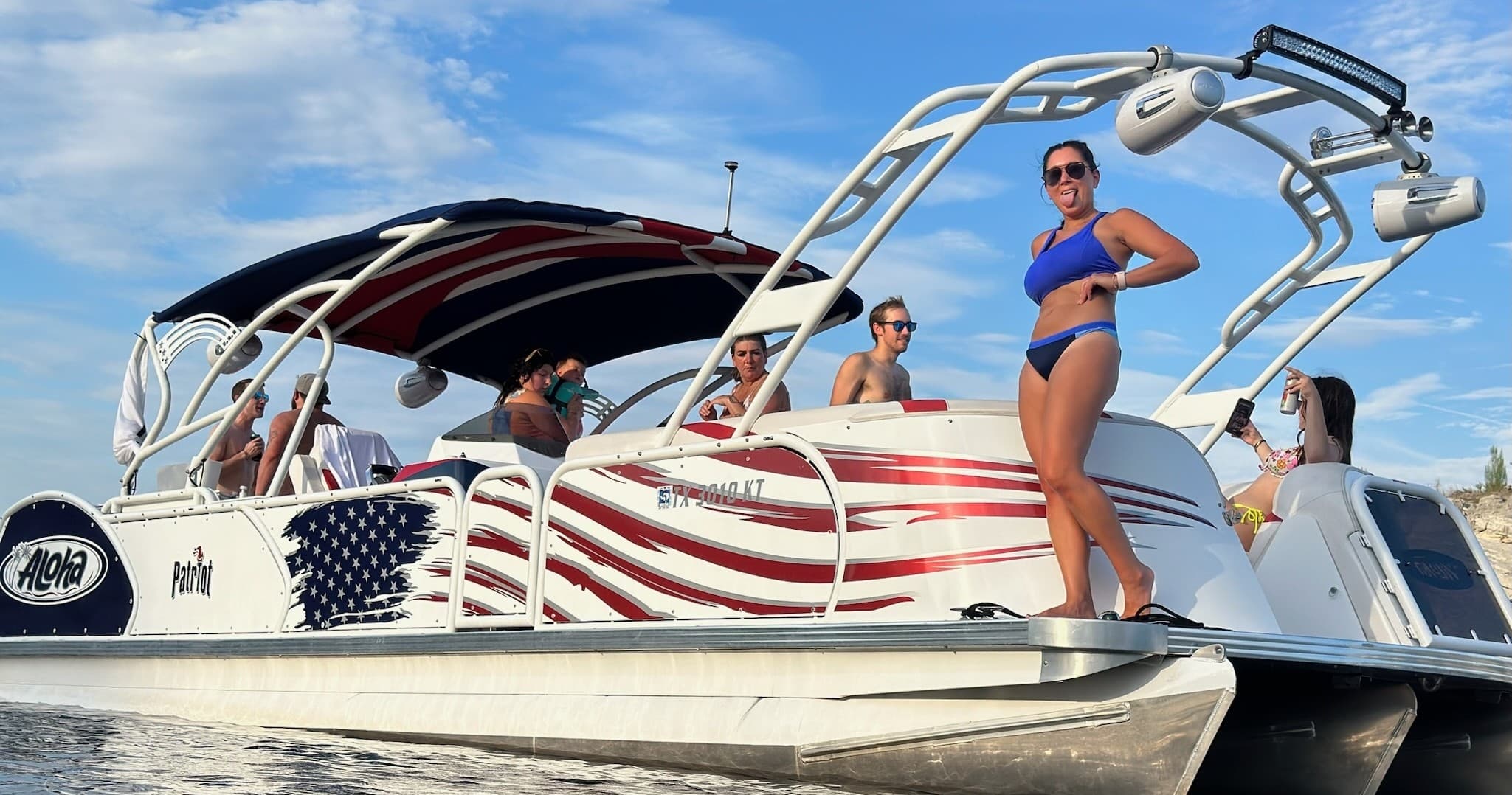 16 passenger Luxury Powertoon with Float On Captain on Lake Travis