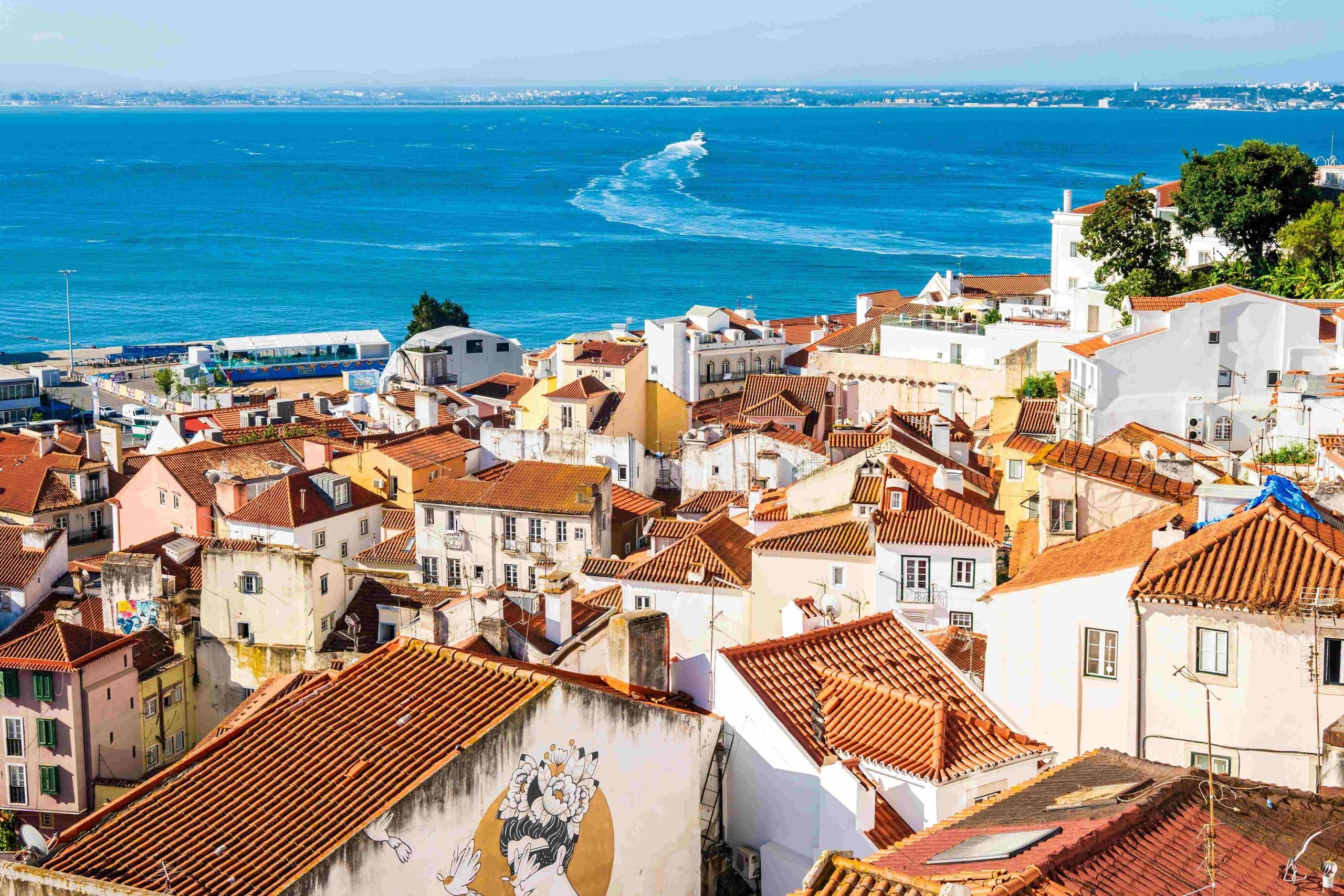 Lisbon: Tuk Tuk Experience with Local Guide