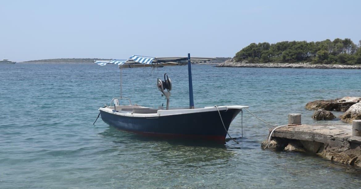Full day sailing to Solta