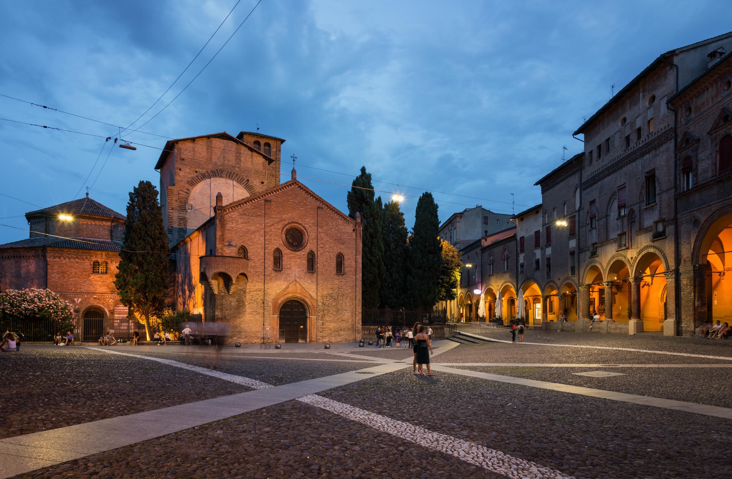 Bologna by Night: Guided Tour, Food & Wine Tasting