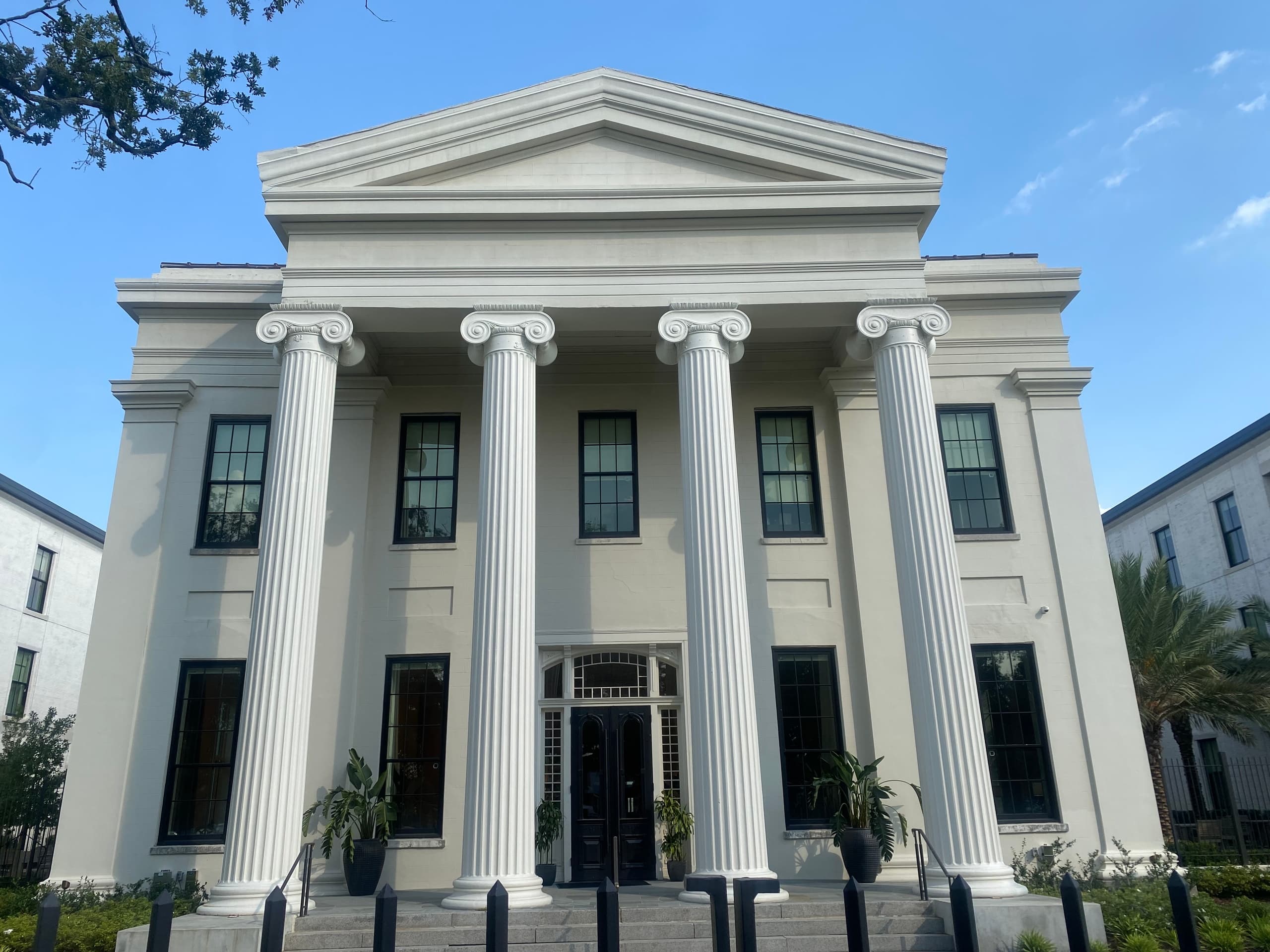 Highlights of the New Orleans Carrollton Neighborhood
