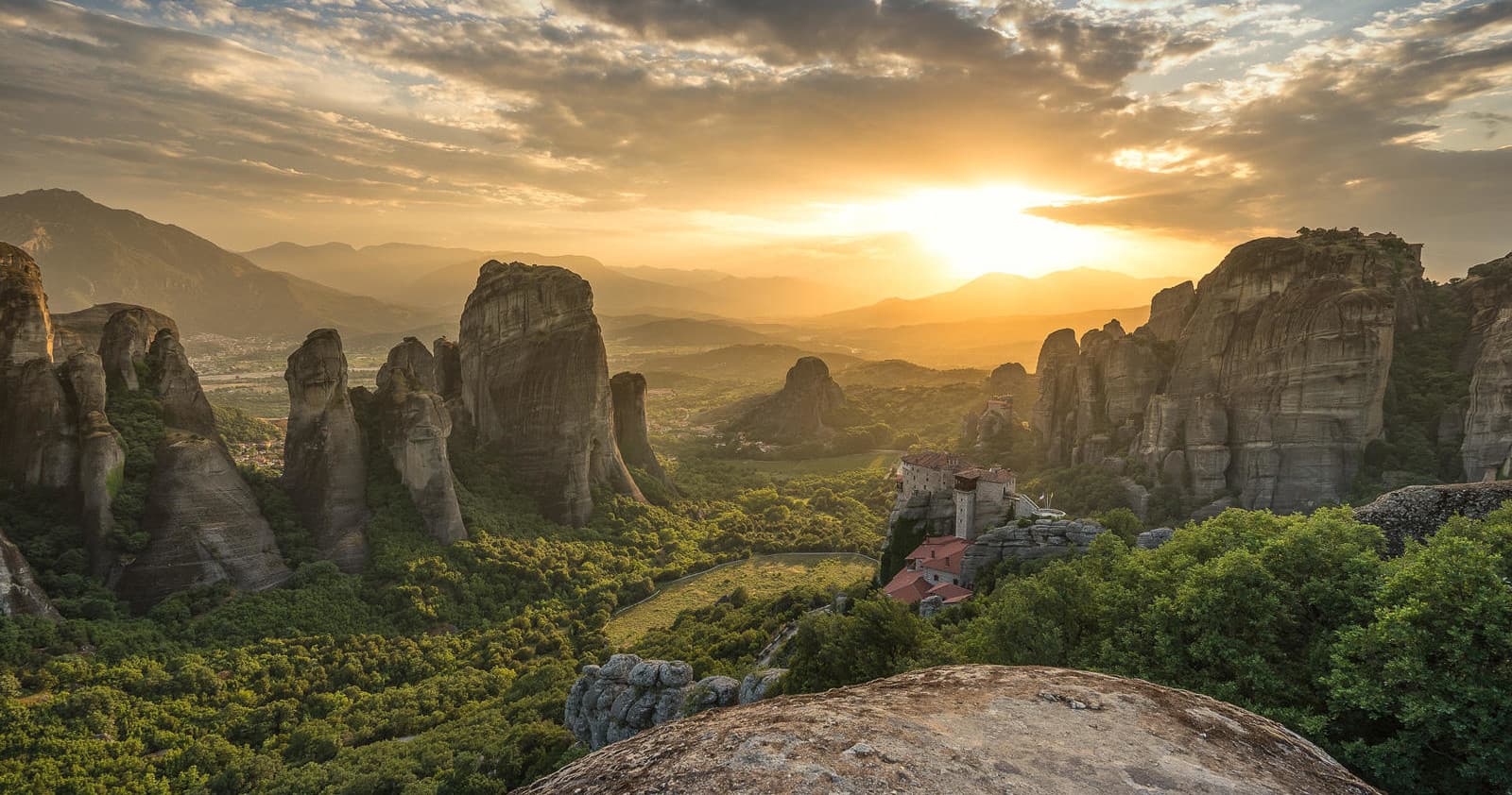 All Day Meteora Photo Tour from Athens by train