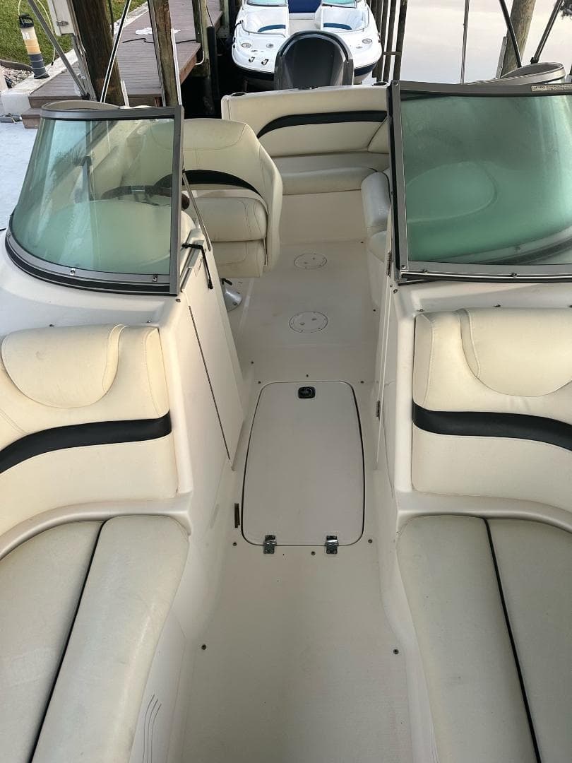 Hurricane Sundeck 220