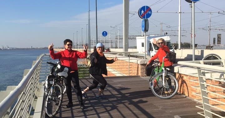 By bike on the Liberty Bridge